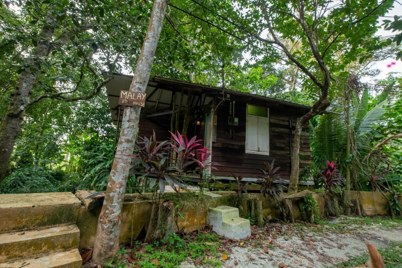 Nature Fruit Farm - Private Estate Balik Pulau Exterior photo